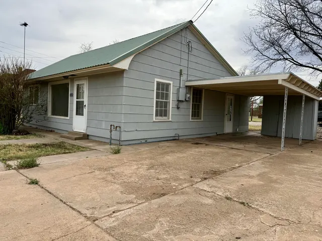 Photo 2 — 519 N 13th Street, Memphis, TX 79245