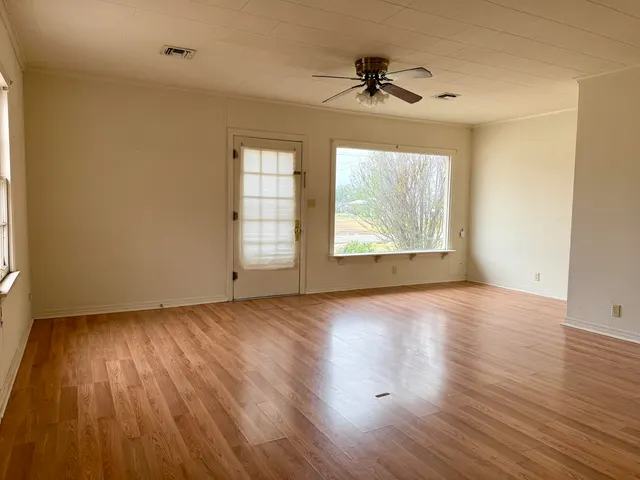 Photo 3 — 519 N 13th Street, Memphis, TX 79245