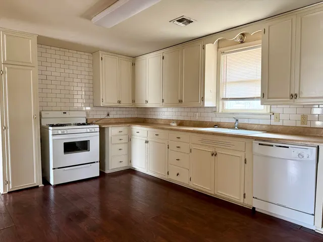 Photo 8 — 519 N 13th Street, Memphis, TX 79245
