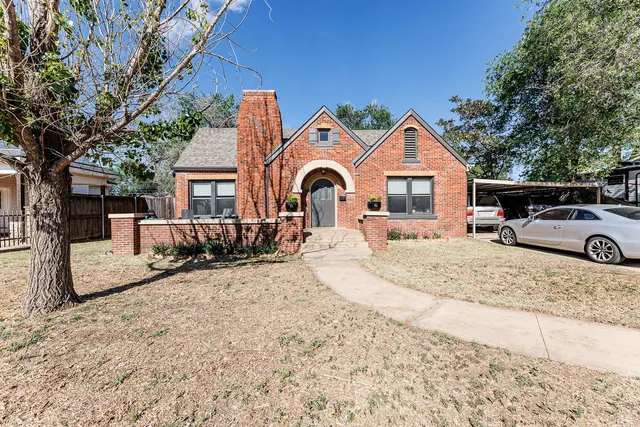 Front exterior — 1712 Avenue X, Lubbock, TX 79401