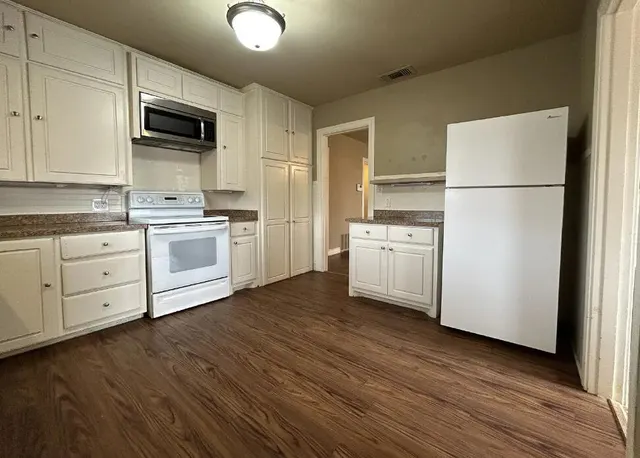 Photo 7 — 3323 22nd Street, Lubbock, TX 79410