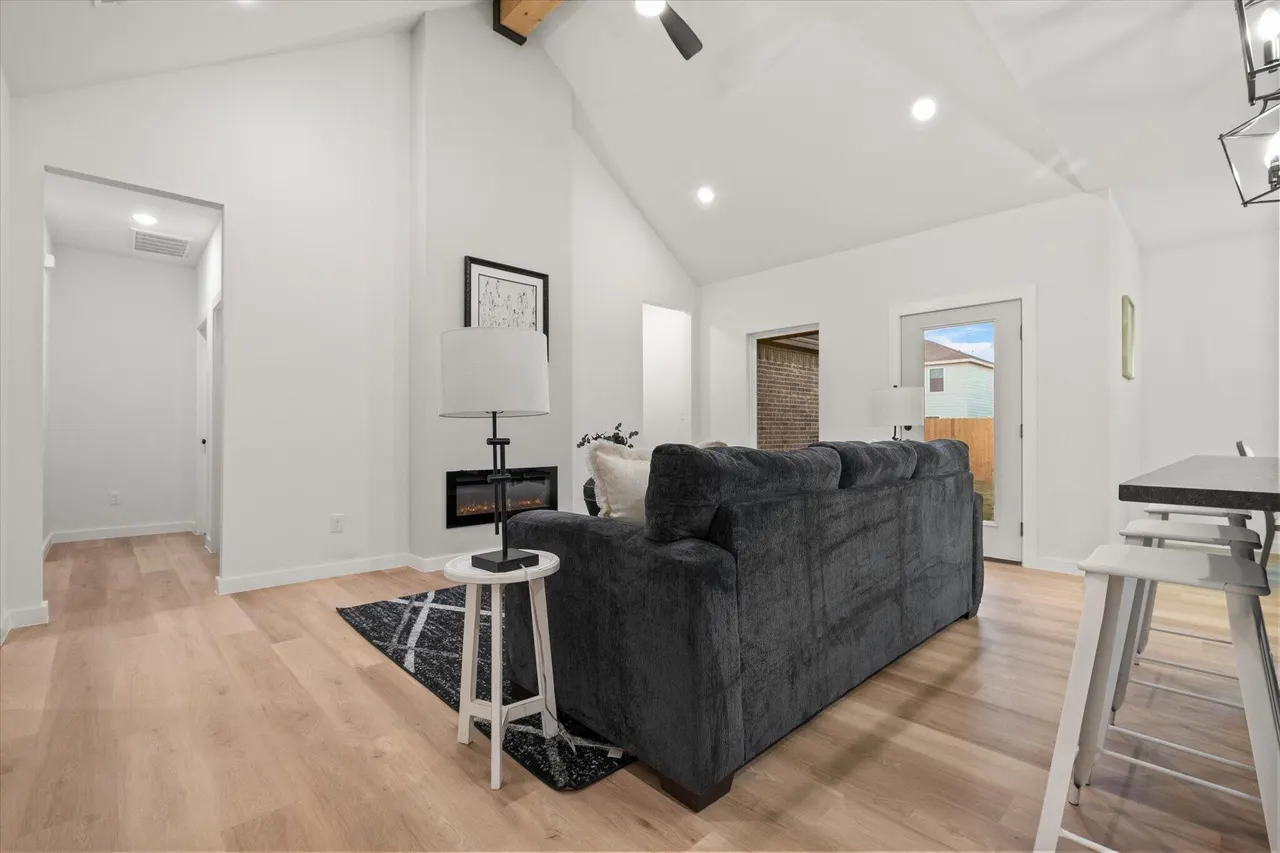 Photo 4 — 1412 Farmhouse Avenue, Wolfforth, TX 79382