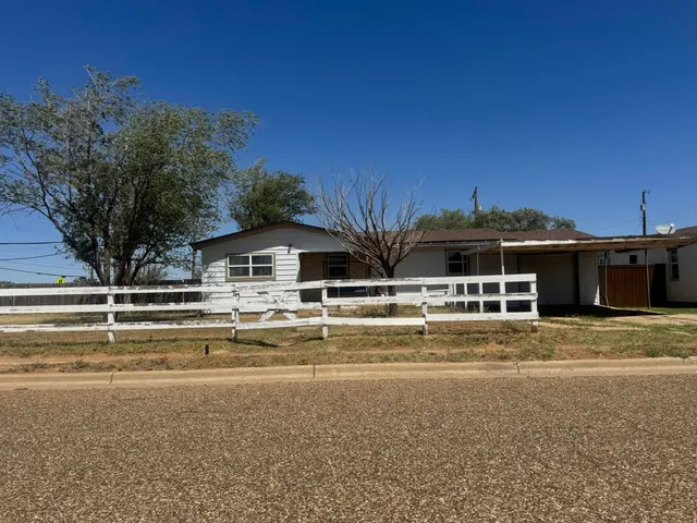 Front exterior — 3303 E 14th Street, Lubbock, TX 79403