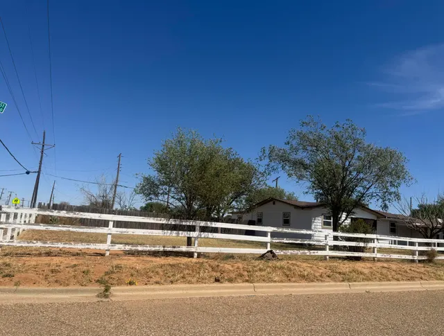 Photo 2 — 3303 E 14th Street, Lubbock, TX 79403