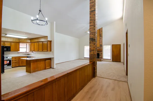 Photo 2 — 502 N Granby Avenue, Lubbock, TX 79416