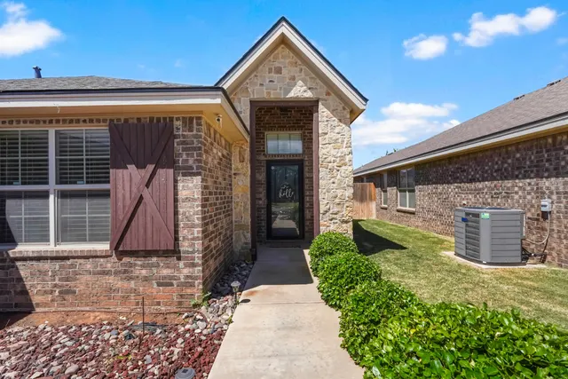 Photo 4 — 7908 Avenue J, Lubbock, TX 79423