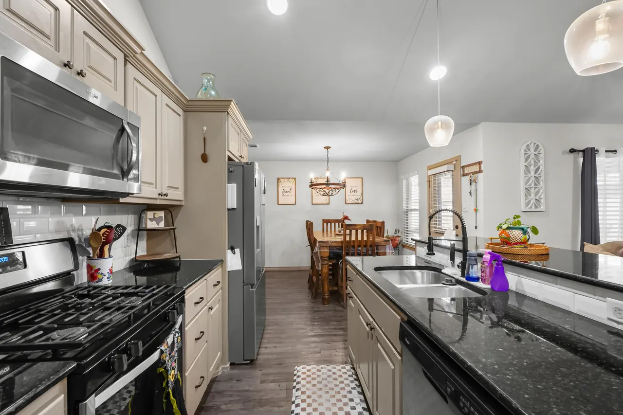 Photo 10 — 7908 Avenue J, Lubbock, TX 79423