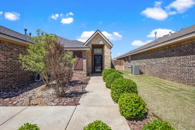 Photo 3 — 7908 Avenue J, Lubbock, TX 79423