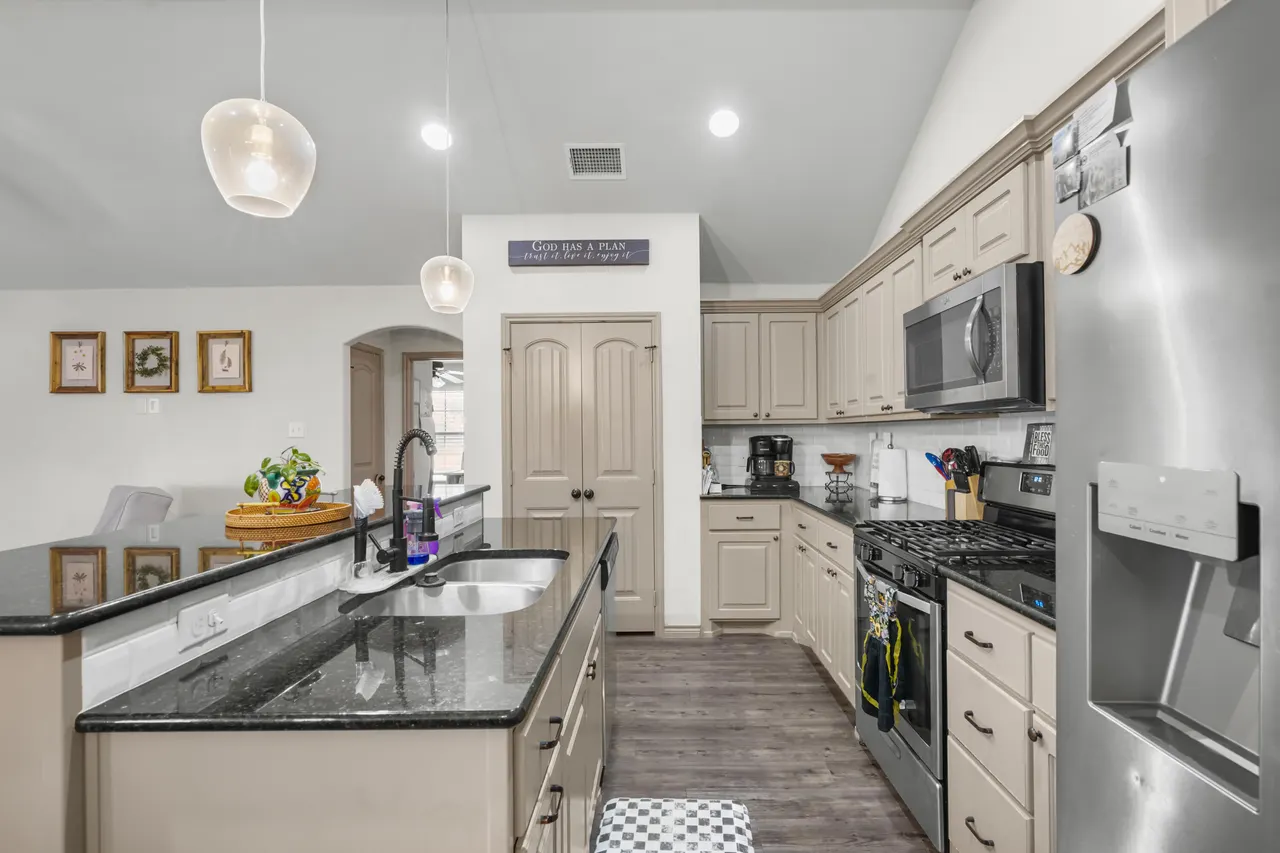 Photo 11 — 7908 Avenue J, Lubbock, TX 79423