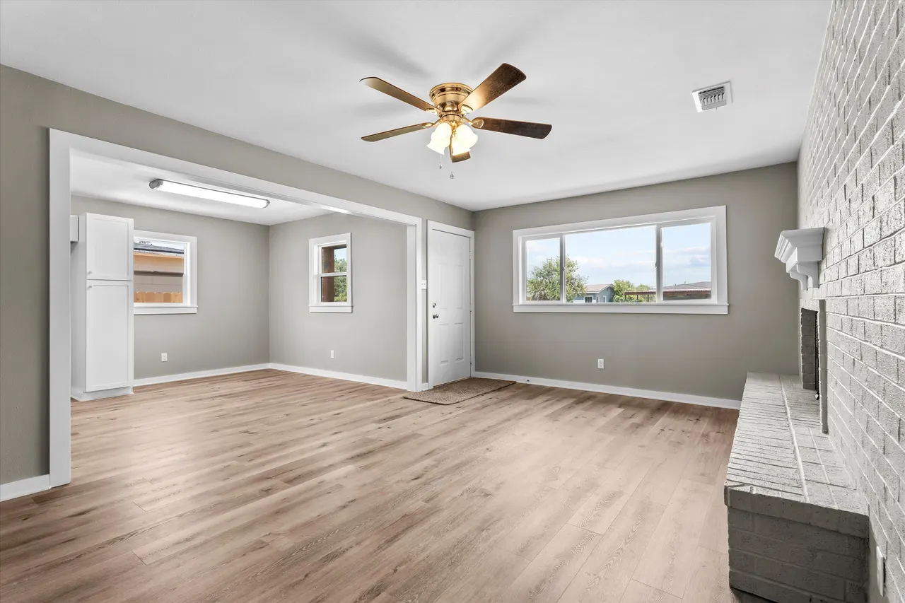 Photo 3 — 202 W Jackson Street, Levelland, TX 79336