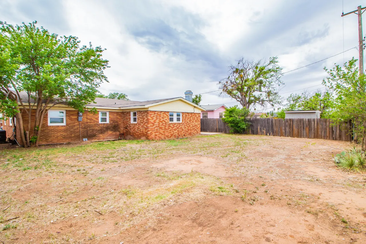 Photo 11 — 2417 E 28th Street, Lubbock, TX 79404
