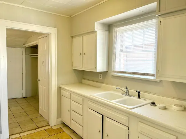 Photo 3 — 2117 15th Street A, Lubbock, TX 79401