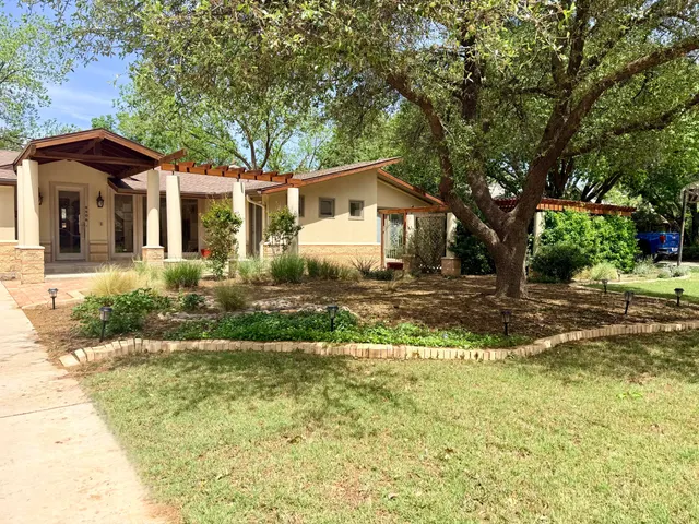 Photo 4 — 4406 15th Street, Lubbock, TX 79416