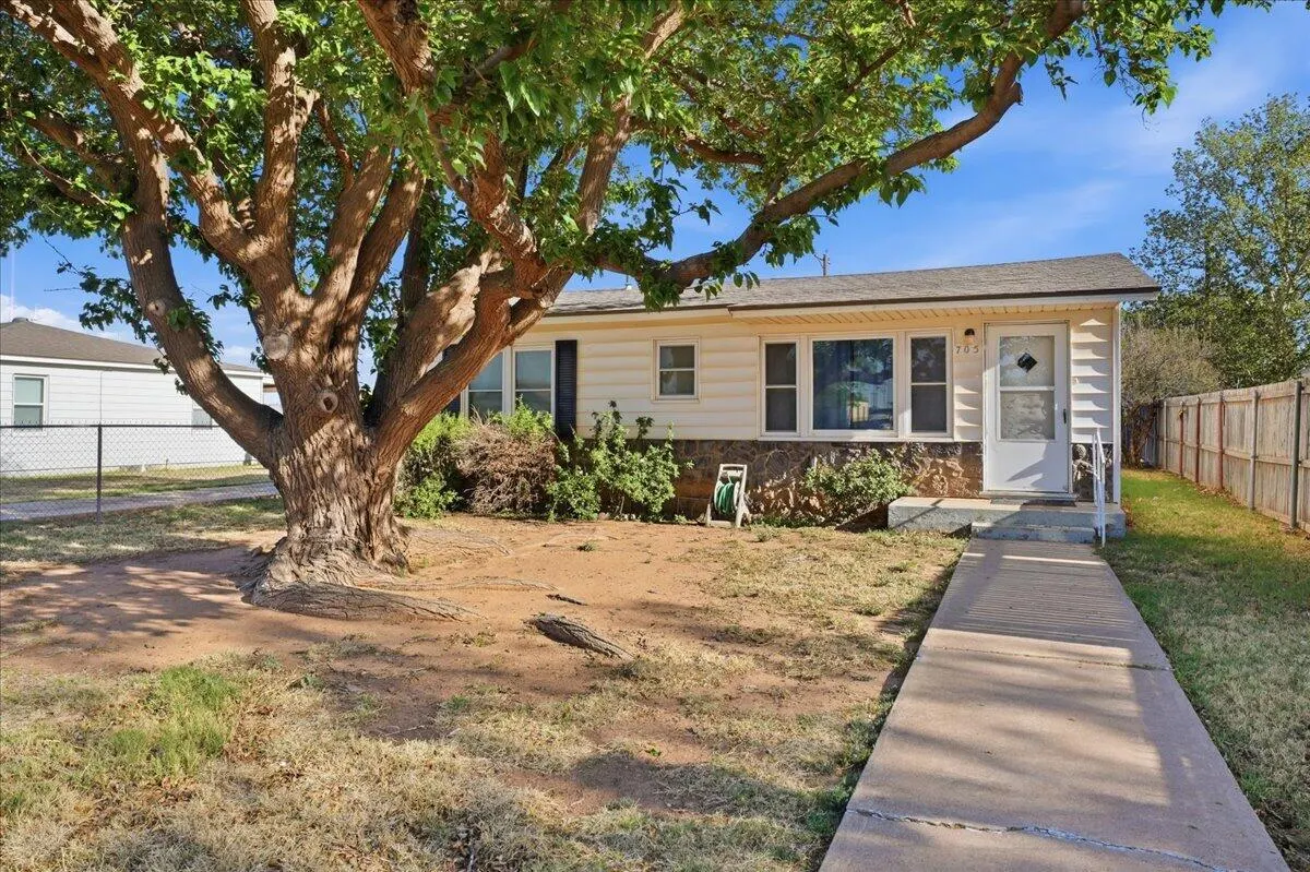 Photo 2 — 705 11th Street, Shallowater, TX 79363