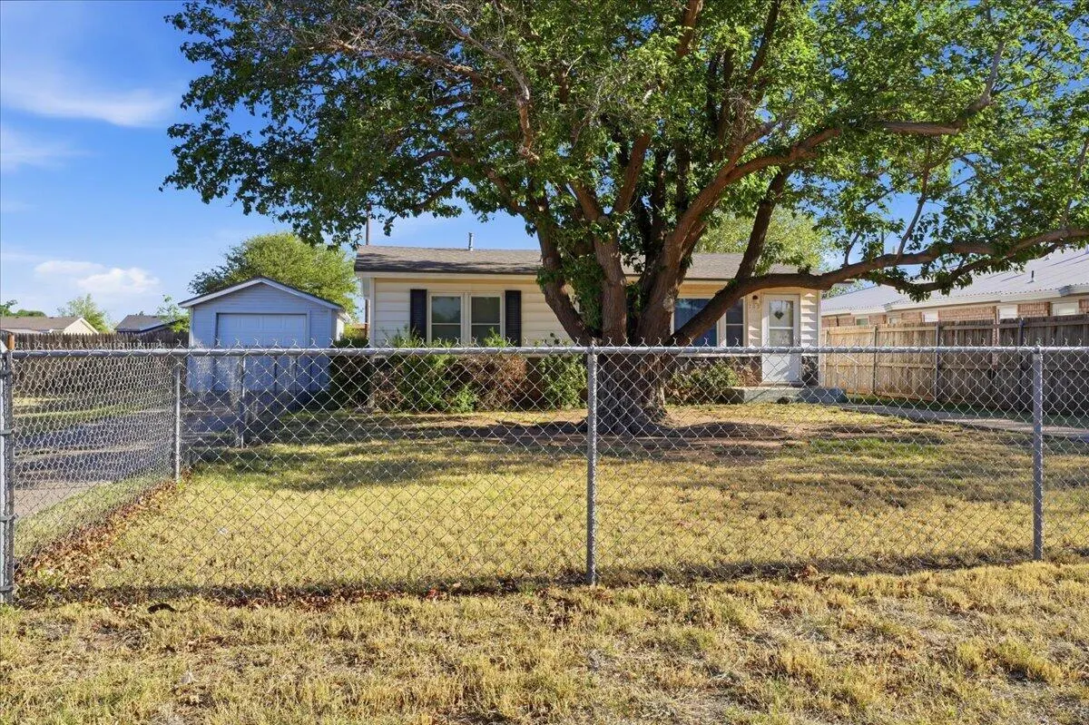Photo 3 — 705 11th Street, Shallowater, TX 79363
