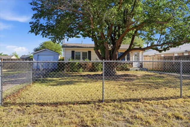 Photo 3 — 705 11th Street, Shallowater, TX 79363