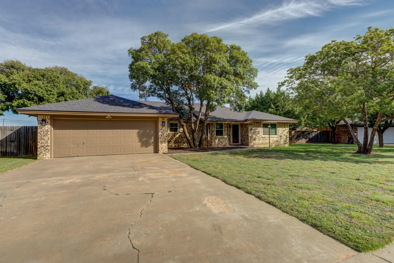 Photo 2 — 822 7th Street, Wolfforth, TX 79382