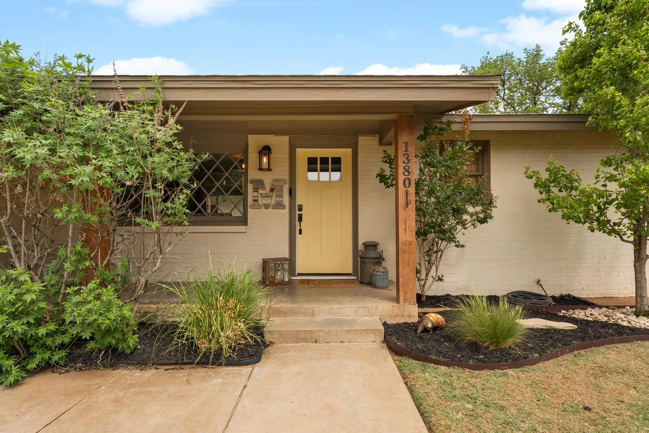 Photo 3 — 1380 W Crosby Street, Slaton, TX 79364