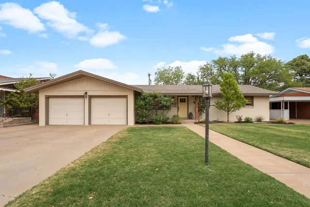 Front exterior — 1380 W Crosby Street, Slaton, TX 79364