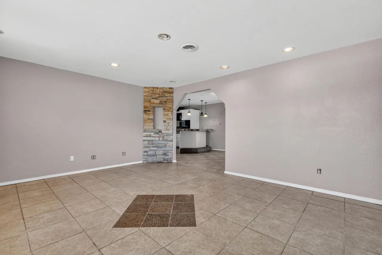 Photo 3 — 4618 43rd Street, Lubbock, TX 79414