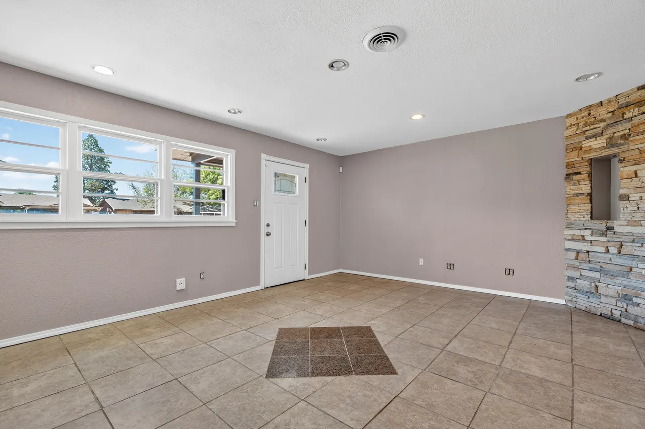 Photo 4 — 4618 43rd Street, Lubbock, TX 79414