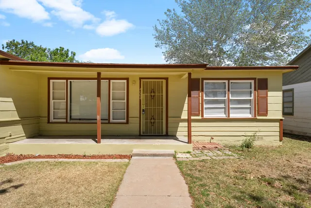 Photo 2 — 4004 33rd Street, Lubbock, TX 79410