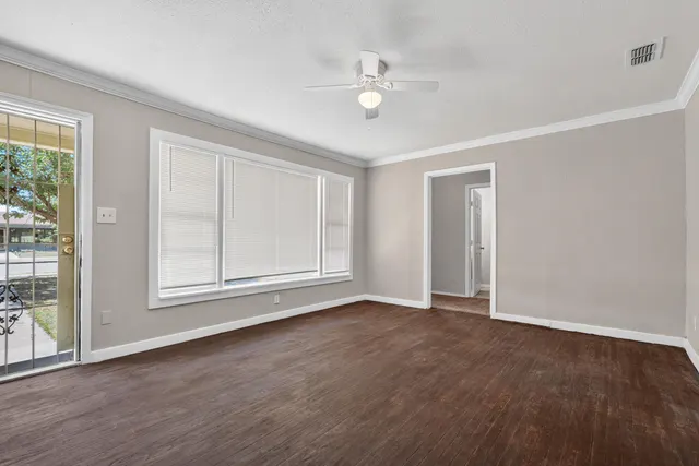 Photo 4 — 4004 33rd Street, Lubbock, TX 79410