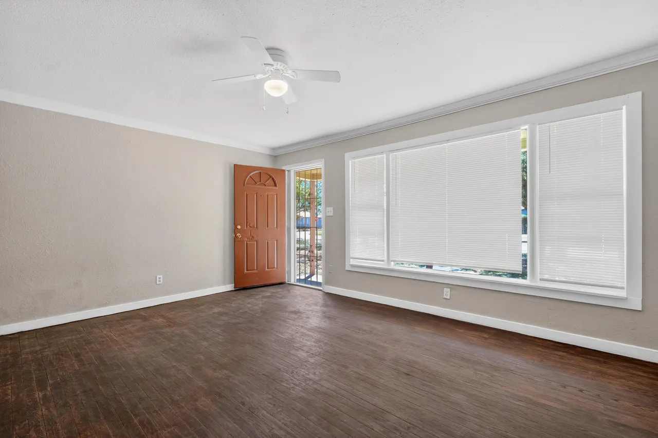 Photo 5 — 4004 33rd Street, Lubbock, TX 79410
