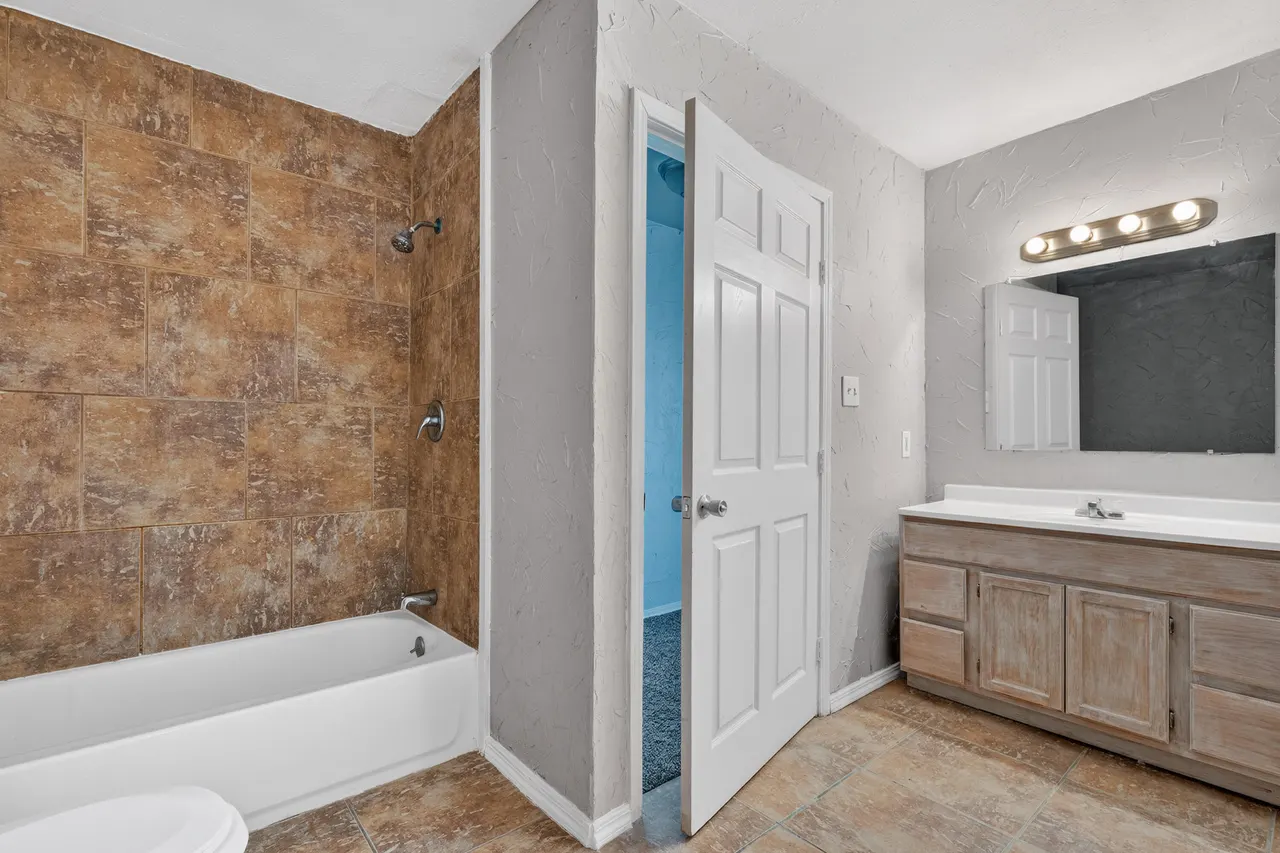 Photo 11 — 4004 33rd Street, Lubbock, TX 79410