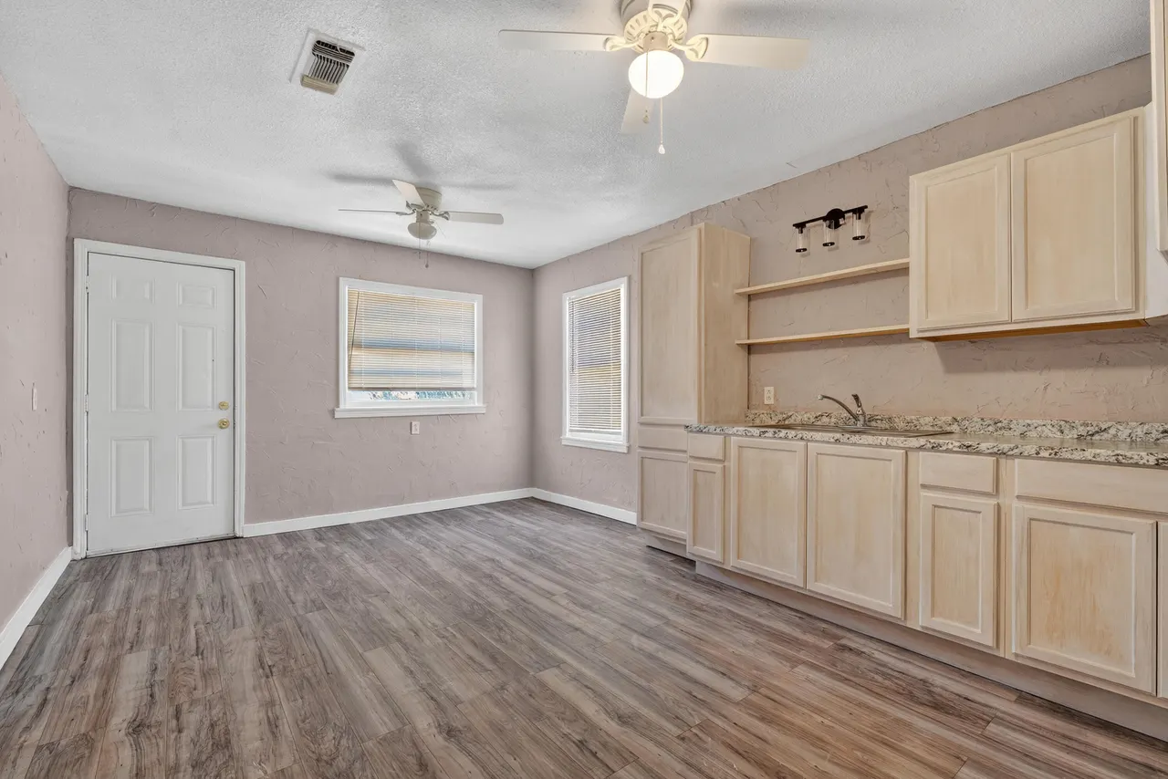 Photo 6 — 4004 33rd Street, Lubbock, TX 79410