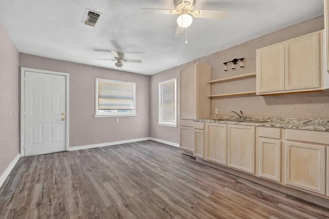Photo 6 — 4004 33rd Street, Lubbock, TX 79410