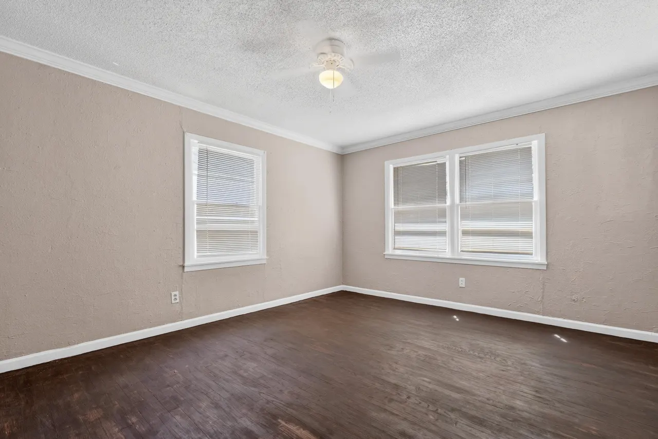 Photo 13 — 4004 33rd Street, Lubbock, TX 79410
