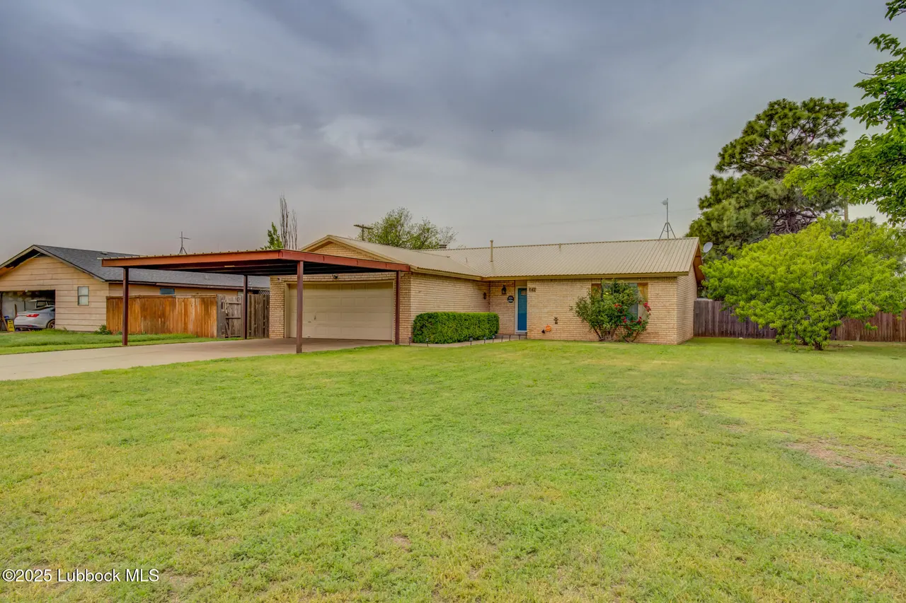 Front exterior — 642 S Farmer, Crosbyton, TX 79322