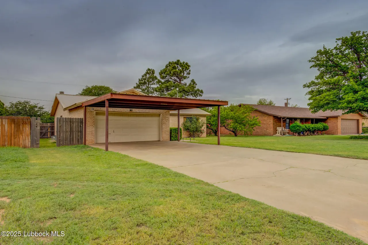 Photo 2 — 642 S Farmer, Crosbyton, TX 79322