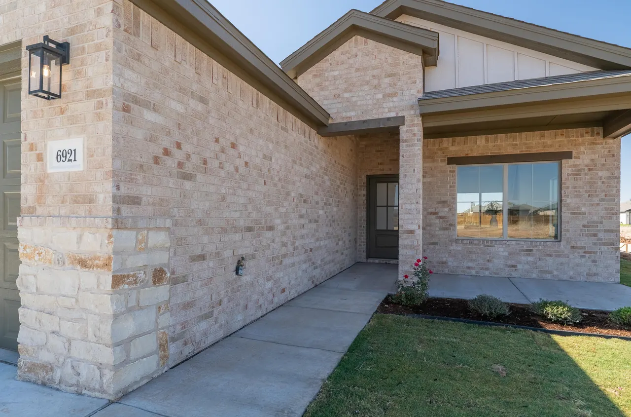Photo 5 — 6921 14th Street, Lubbock, TX 79416