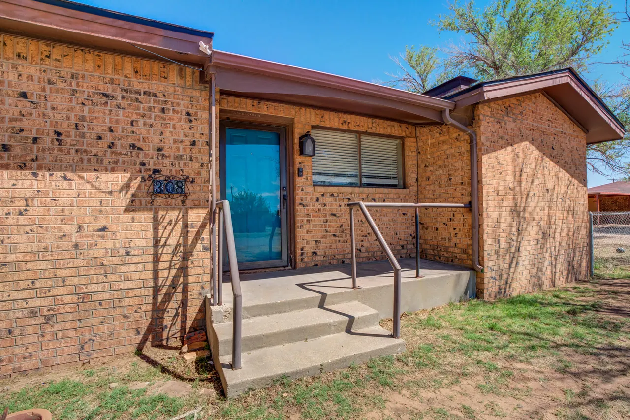 Photo 4 — 308 E 9th Street, Anton, TX 79313