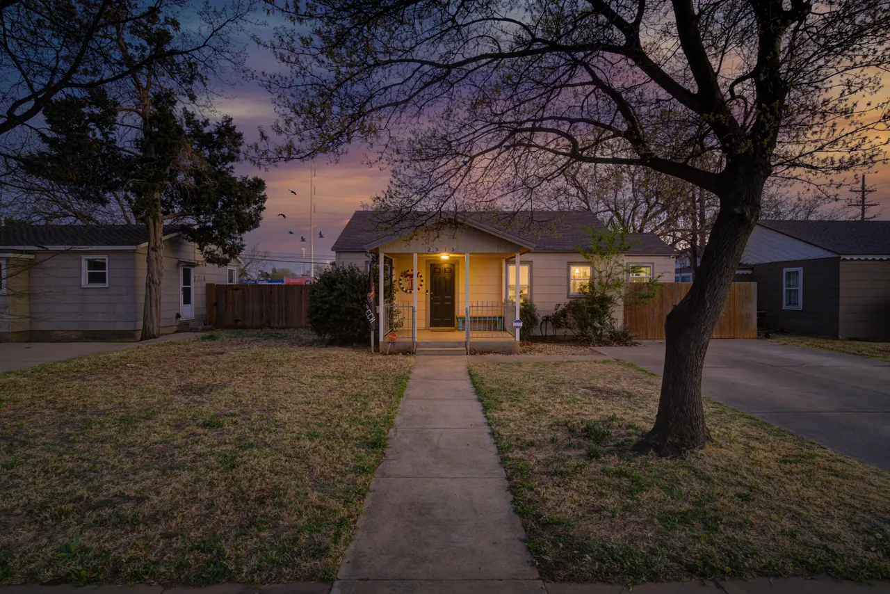 Photo 2 — 2515 33rd Street, Lubbock, TX 79410