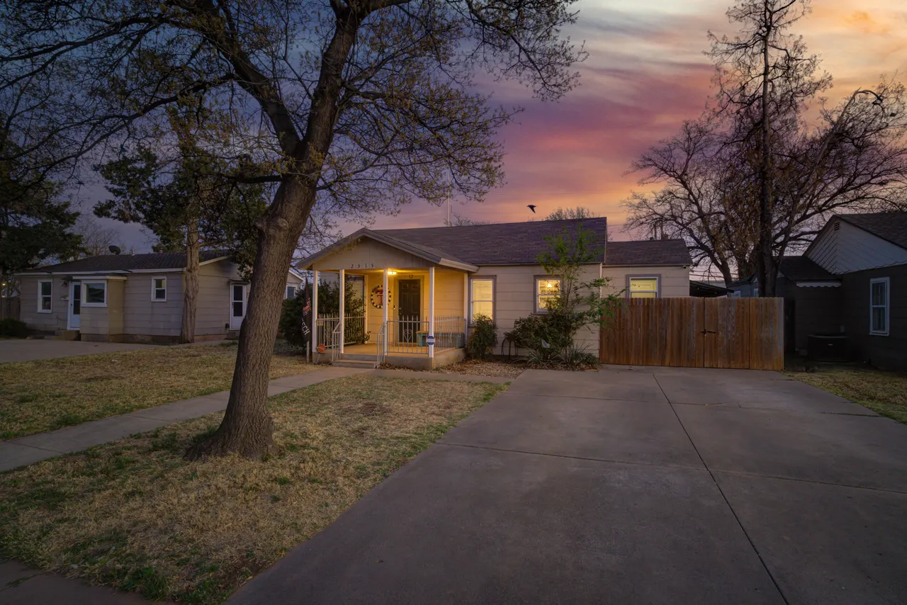 Photo 3 — 2515 33rd Street, Lubbock, TX 79410