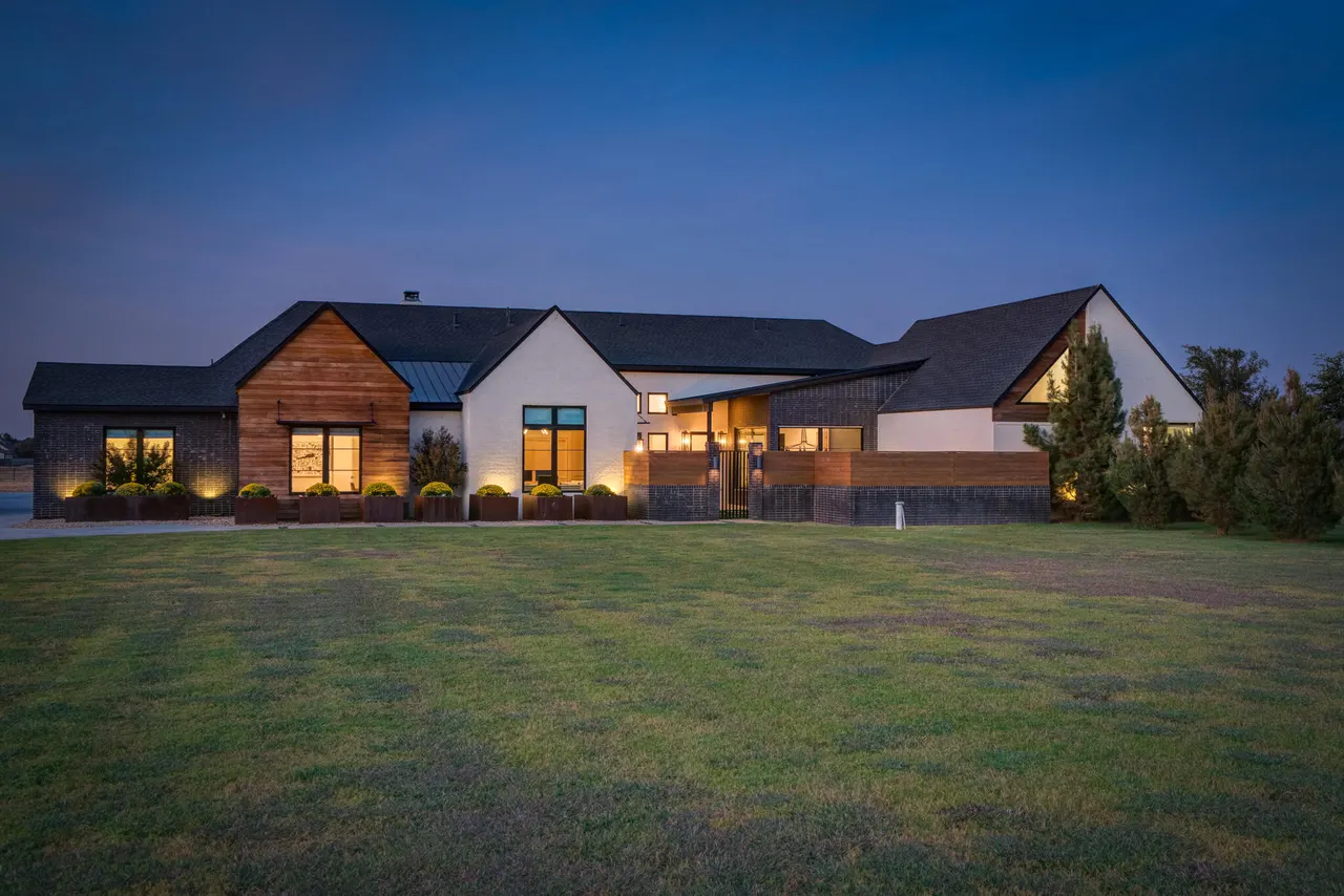Front exterior — 8114 County Rd 7000, Lubbock, TX 79407