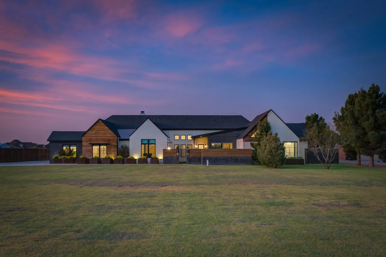 Photo 2 — 8114 County Rd 7000, Lubbock, TX 79407