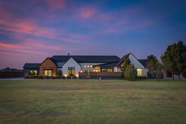 Photo 2 — 8114 County Rd 7000, Lubbock, TX 79407