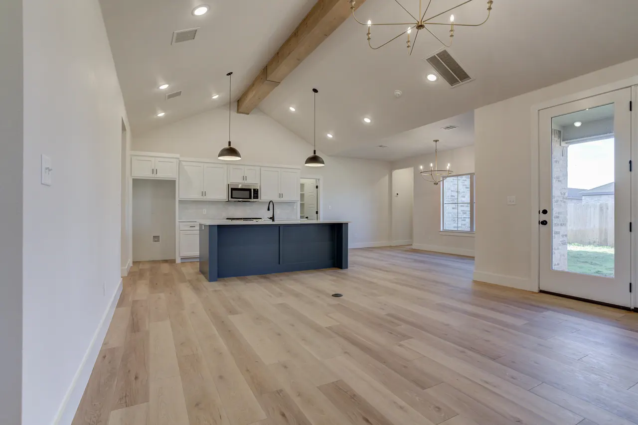 Photo 6 — 6913 13th Street, Lubbock, TX 79416
