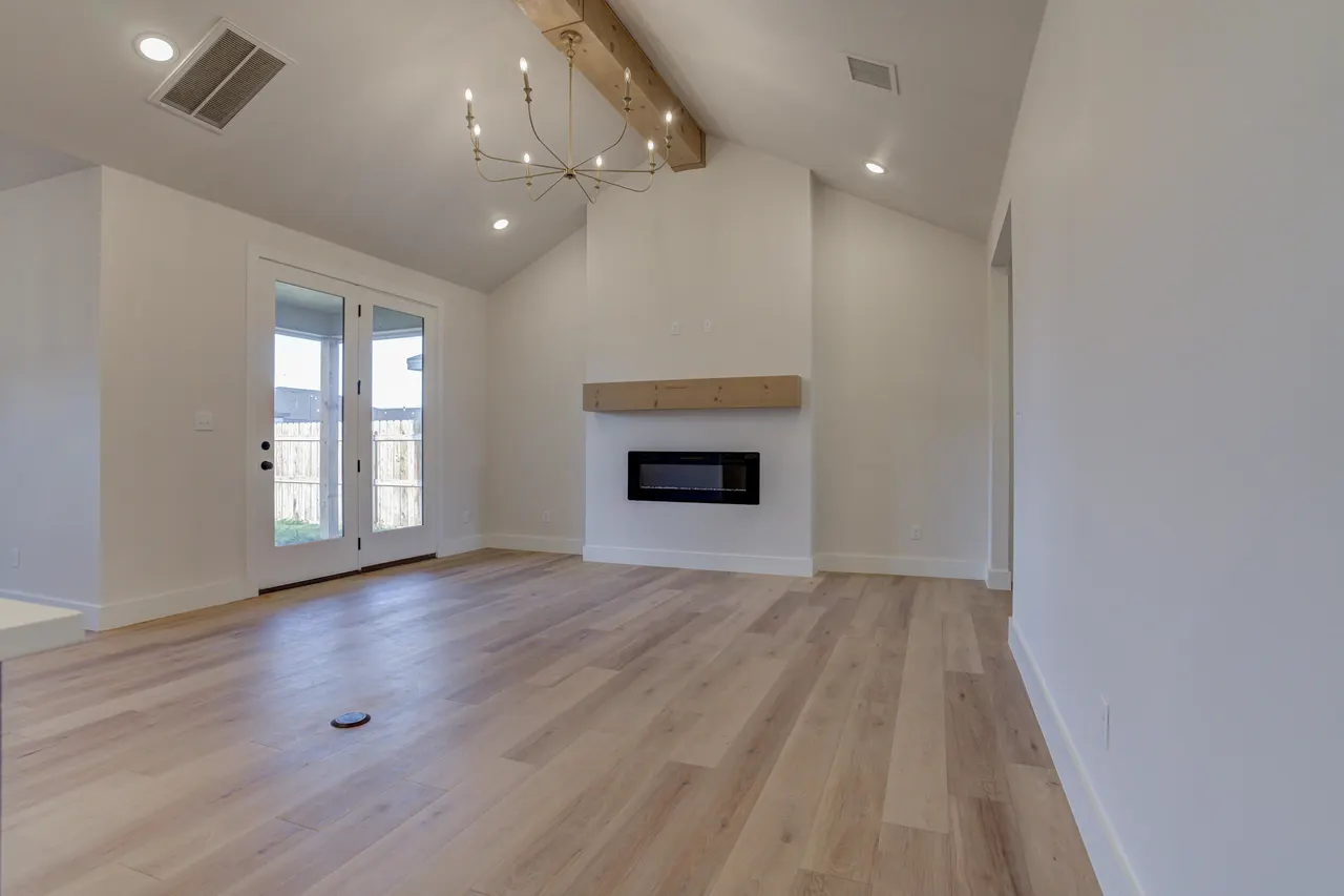 Photo 9 — 6913 13th Street, Lubbock, TX 79416