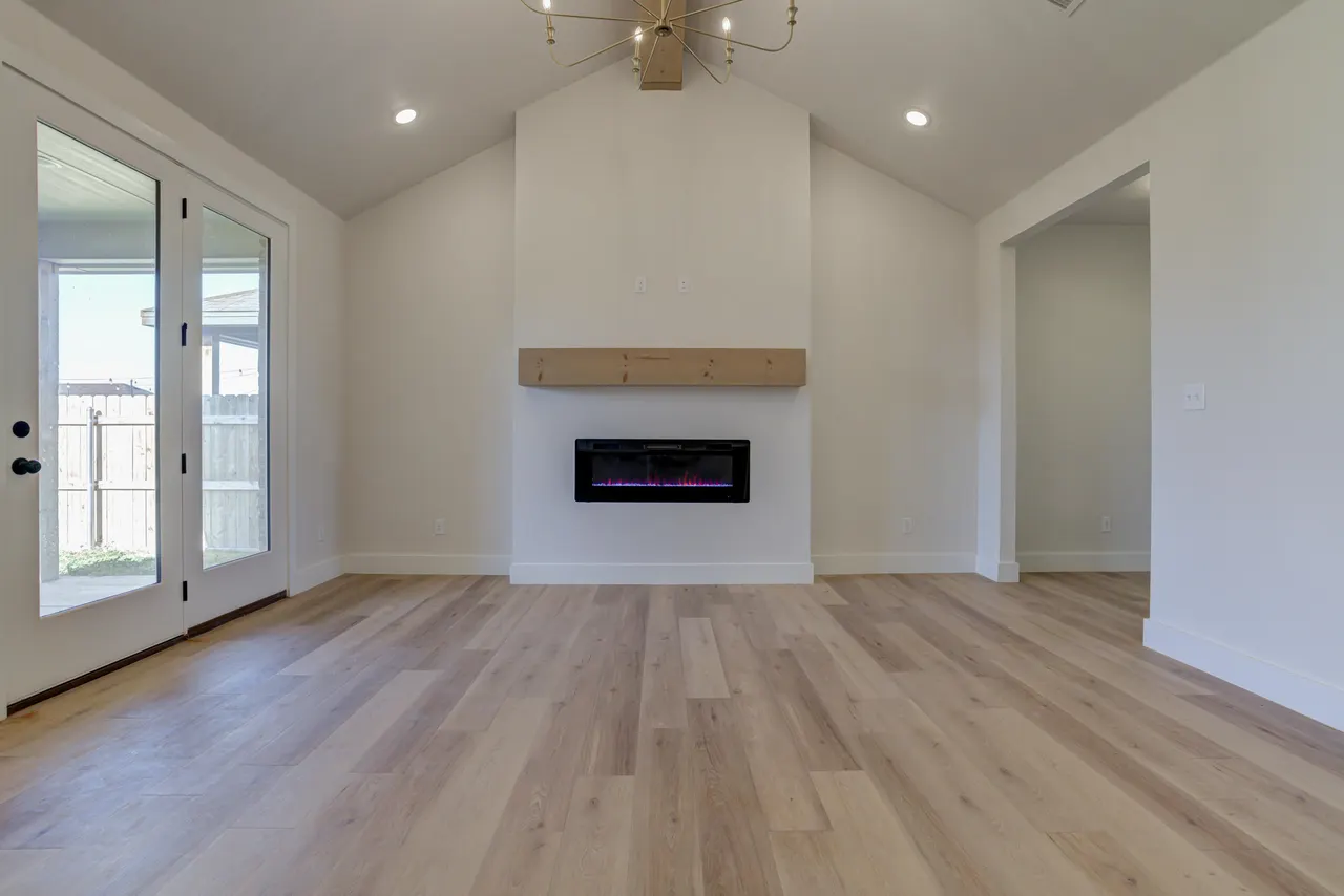 Photo 7 — 6913 13th Street, Lubbock, TX 79416