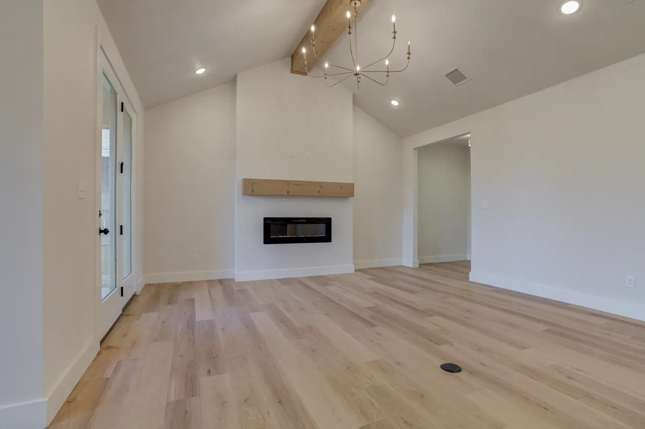 Photo 8 — 6913 13th Street, Lubbock, TX 79416