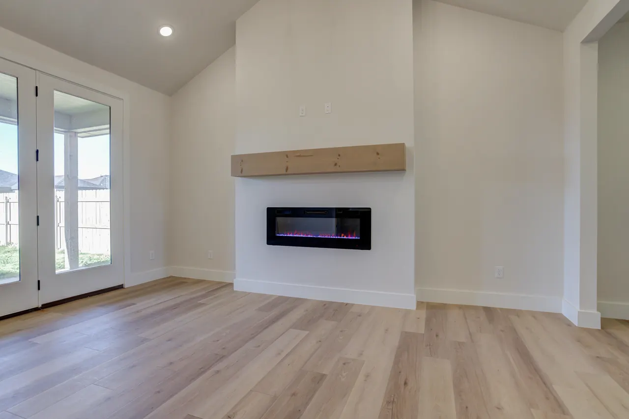 Photo 12 — 6913 13th Street, Lubbock, TX 79416