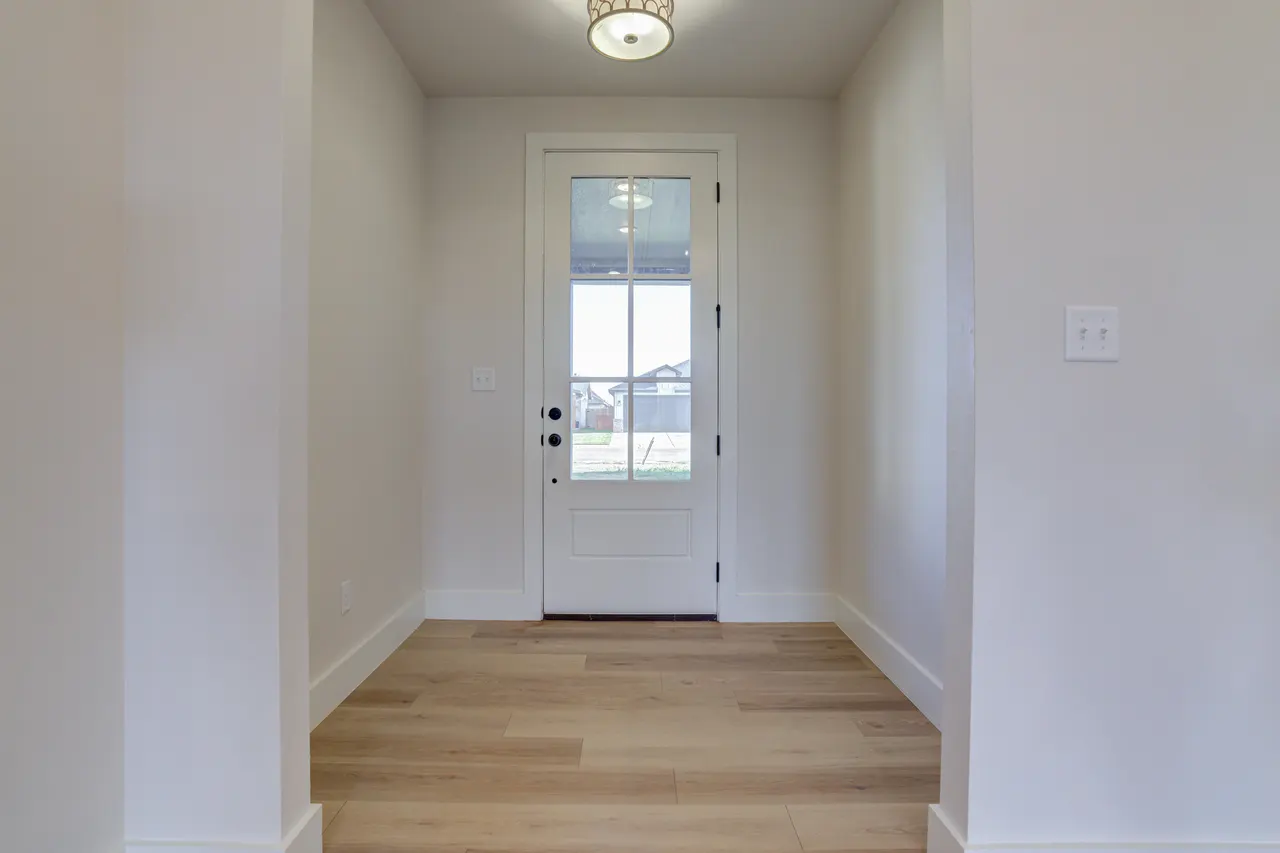 Photo 5 — 6913 13th Street, Lubbock, TX 79416