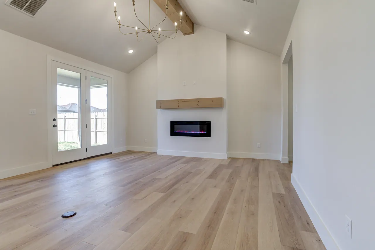 Photo 10 — 6913 13th Street, Lubbock, TX 79416
