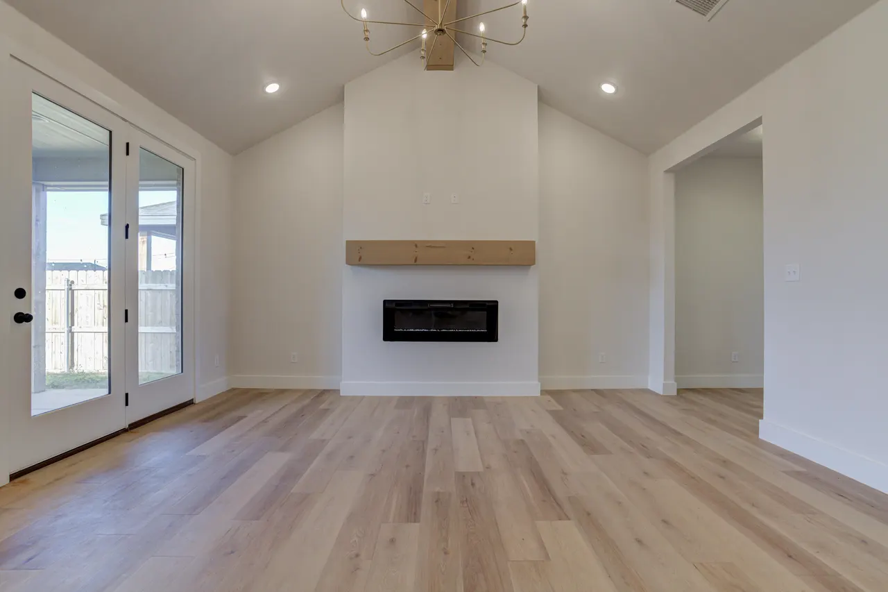 Photo 11 — 6913 13th Street, Lubbock, TX 79416