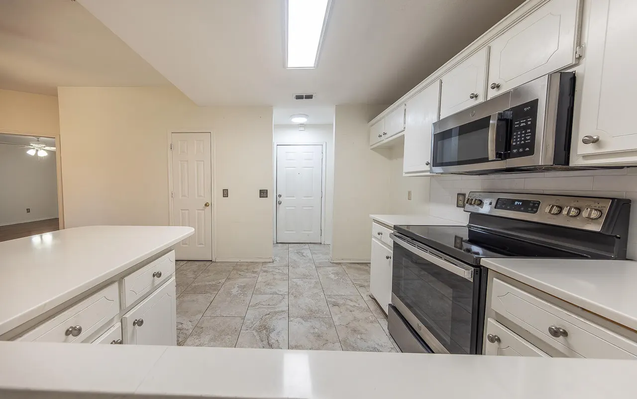 Photo 8 — 1036 Iola Avenue, Lubbock, TX 79416